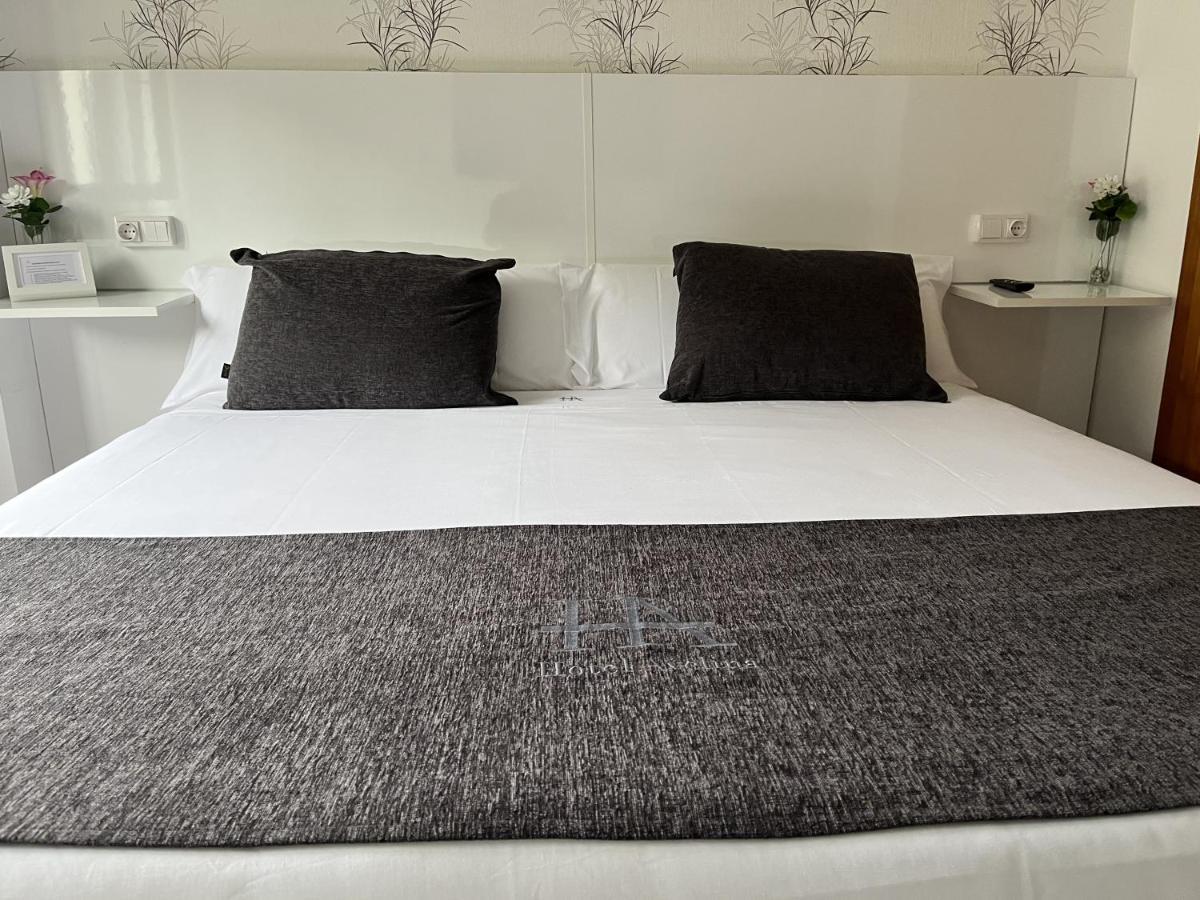 Hotel Avelina Onís Eksteriør billede