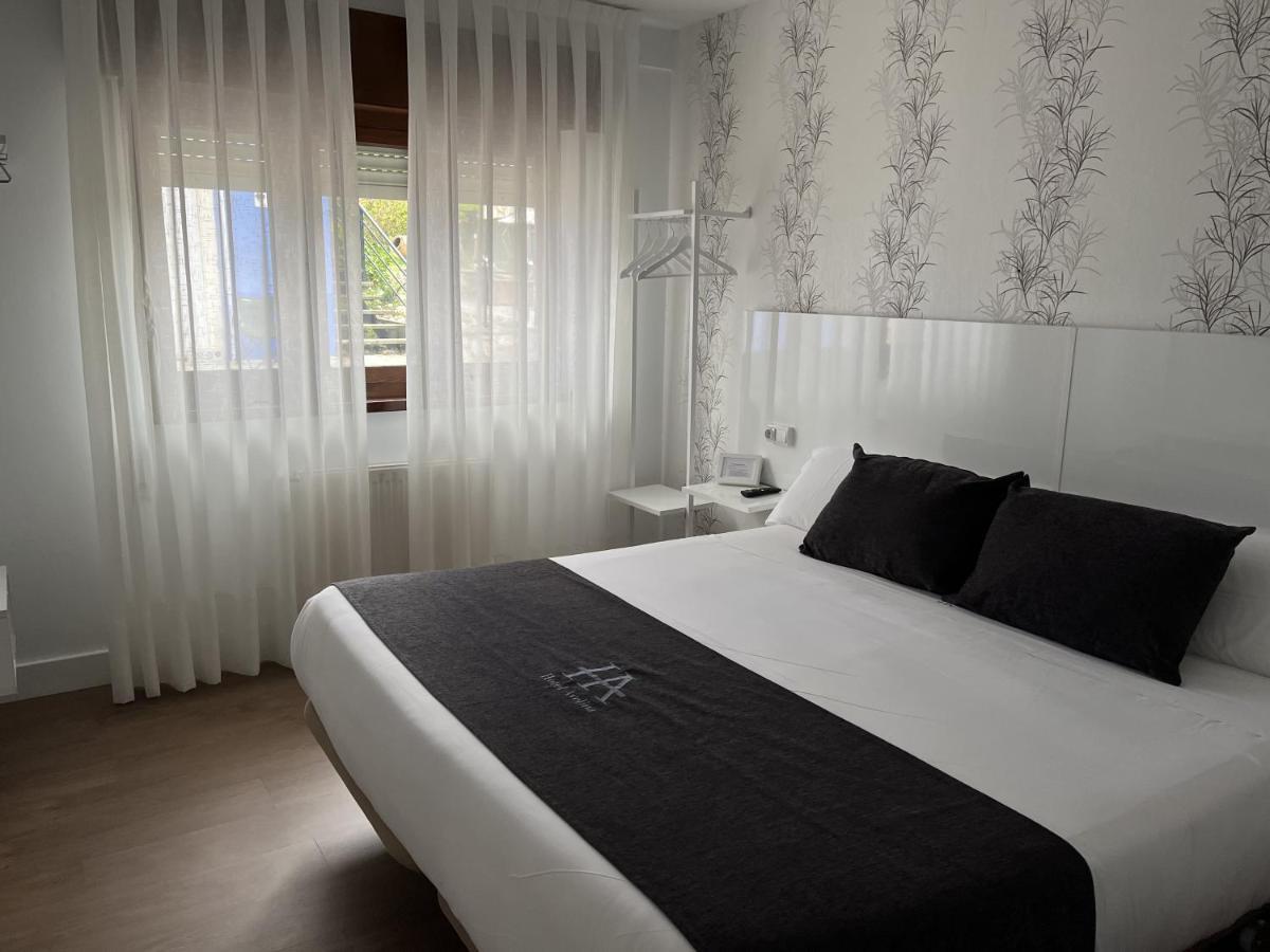 Hotel Avelina Onís Eksteriør billede