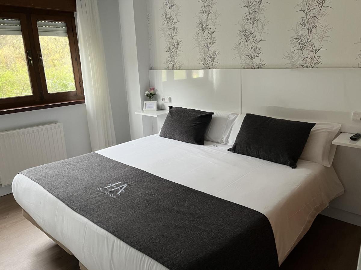 Hotel Avelina Onís Eksteriør billede