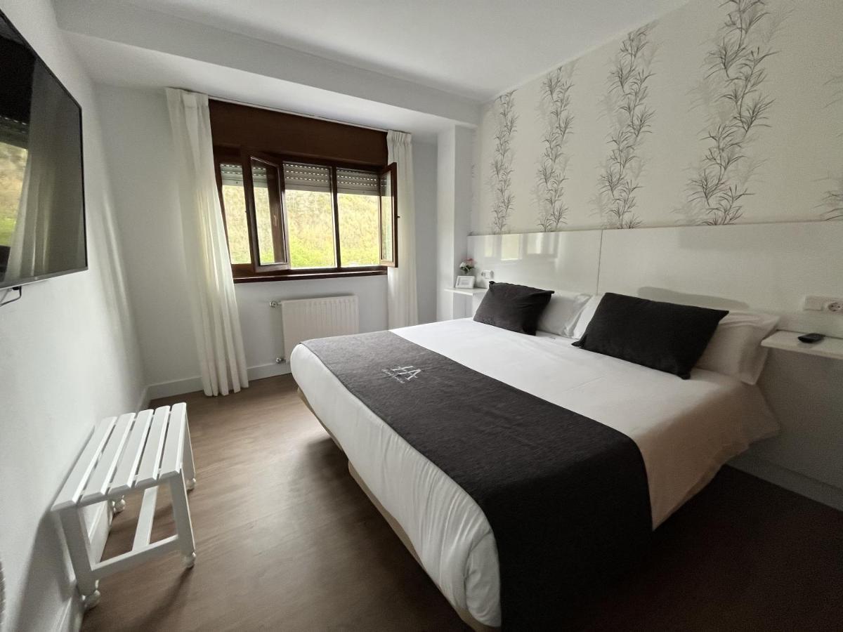 Hotel Avelina Onís Eksteriør billede