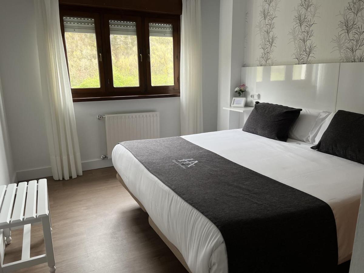 Hotel Avelina Onís Eksteriør billede