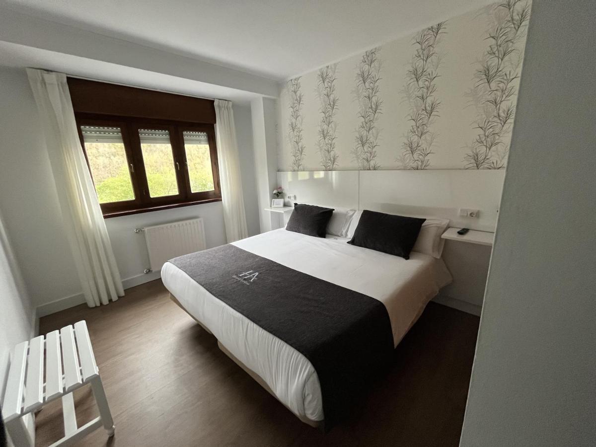 Hotel Avelina Onís Eksteriør billede