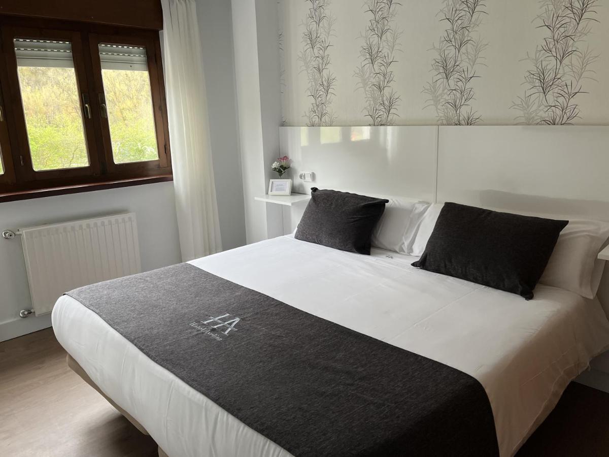 Hotel Avelina Onís Eksteriør billede